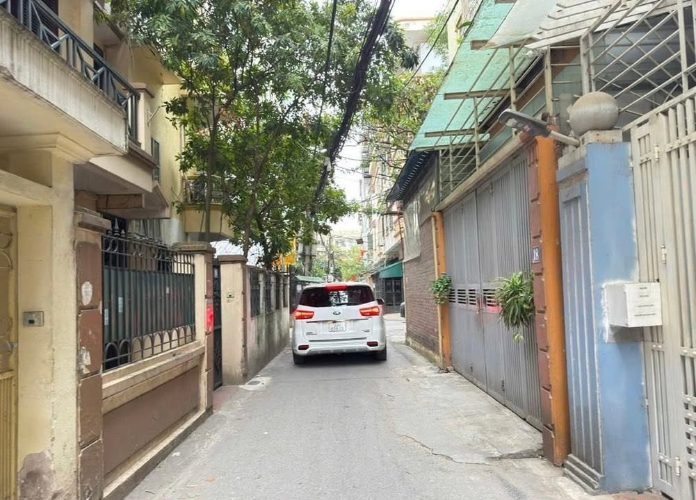 Nhà phố Trần Quốc Hoàn, Quận Hoàn Kiếm, 60m² - Ô tô vào tận nơi!