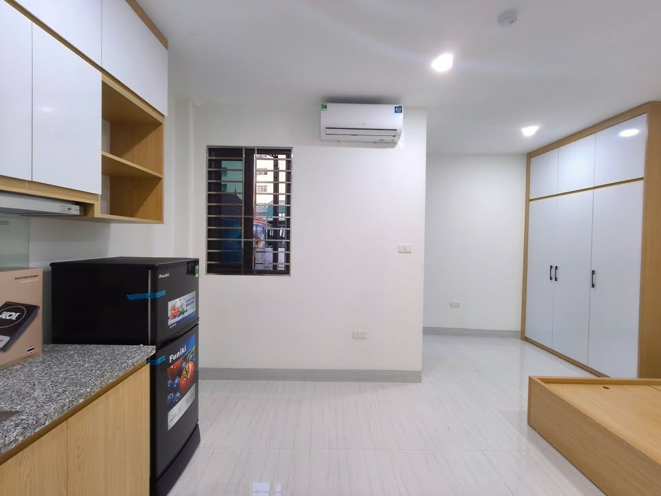 Phòng trọ 386 Phạm Văn Đồng, Quận Bắc Từ Liêm, giá chỉ 4 triệu - Full đồ, ban công thoáng đãng!