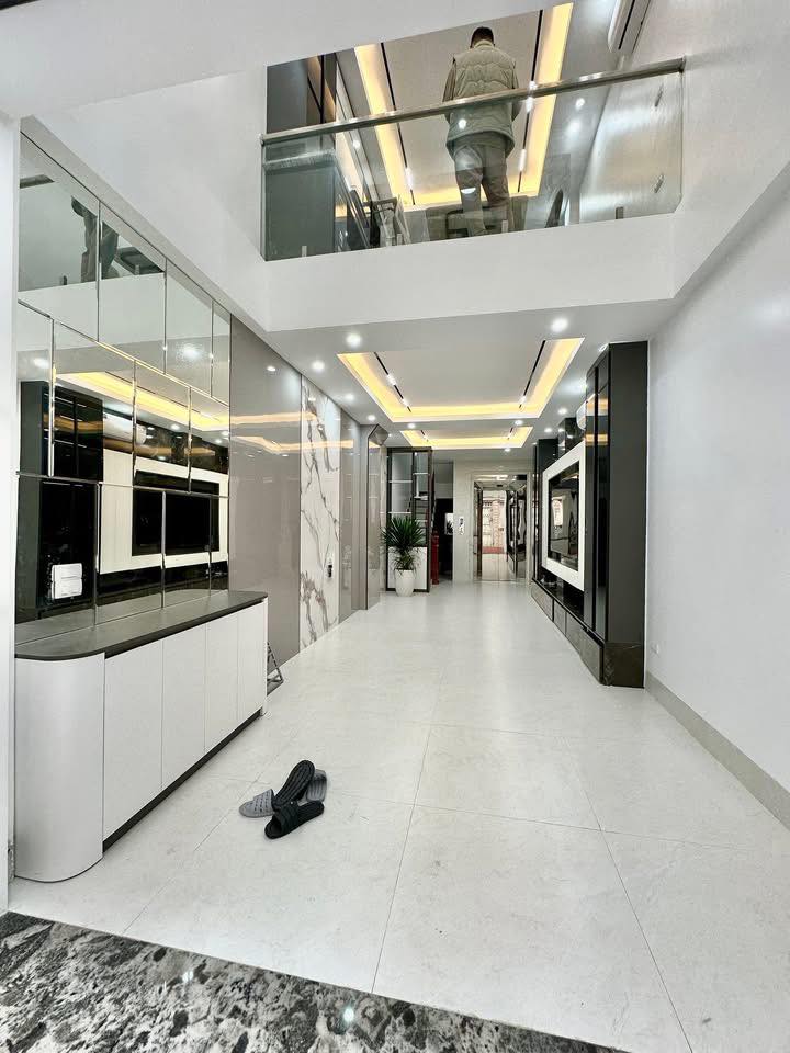 Nhà phố Ngọc Lâm Long Biên 43m² giá 12.8 tỷ - Nhà 7 tầng thang máy hiện đại!