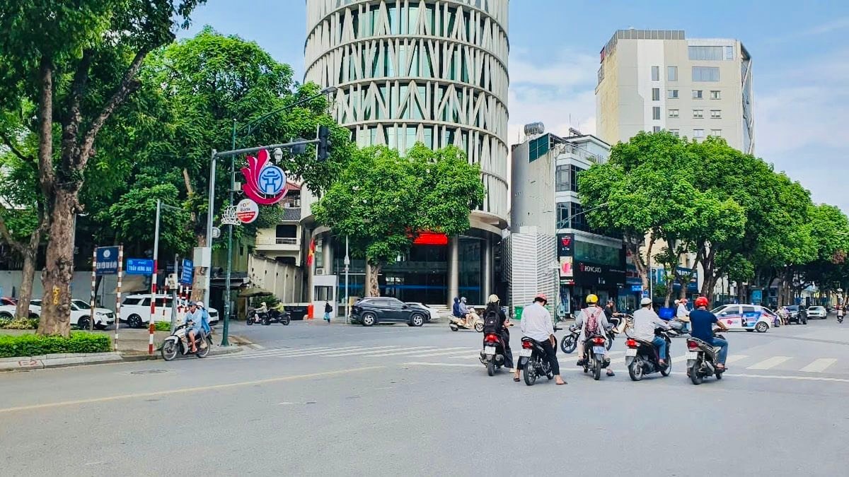 Bán gấp FrontHouse Trần Hưng Đạo, Hoàn Kiếm 350m² - Tài sản biểu tượng hiếm có!