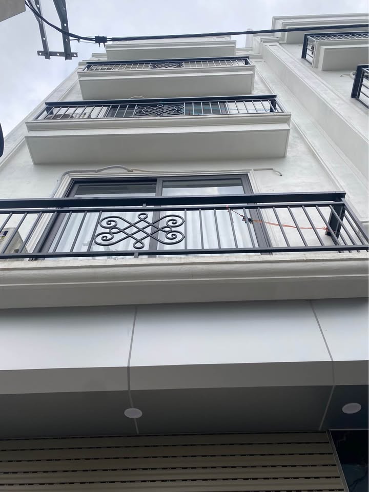 Nhà phố Việt Hưng Long Biên 33m² giá thỏa thuận - Nhà đẹp sẵn sàng vào ở!