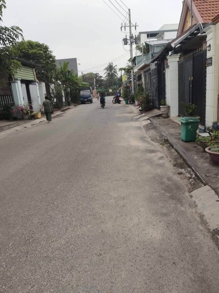 Nhà bán Quận 12 240m² giá chỉ 3.55 tỷ - Sổ hồng chính chủ