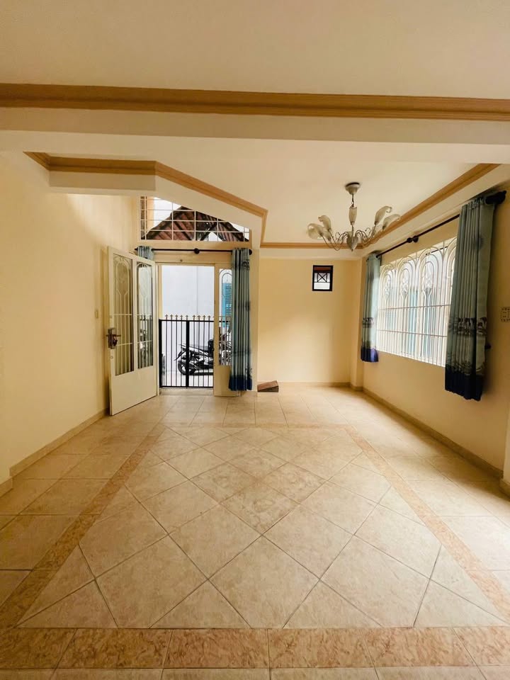 Nhà phố Hẻm 3M Hoàng Dư Khương, Quận 10 - 30m² giá 6.3 tỷ - Căn góc thoáng mát!