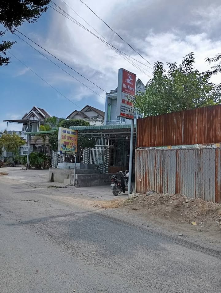 Nhà cấp 4 mặt tiền đường nhựa lớn An Thạnh 125m² giá 1.55 tỷ - Tiện ích đầy đủ!