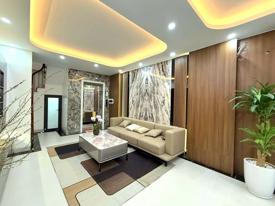 Nhà đẹp tại Lạc Long Quân, Tây Hồ 40m² giá thỏa thuận - Gần Hồ Tây tuyệt đẹp!