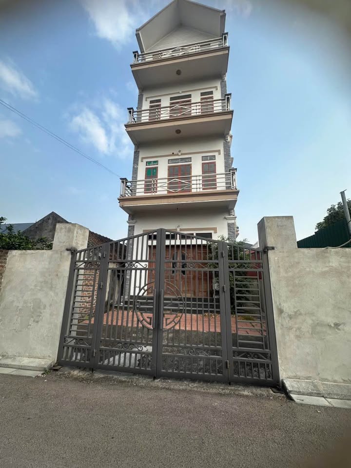 Nhà 3 tầng thôn Đầm, Vân Nội, 172m² giá 10.32 tỷ - Thiết kế hiện đại, sẵn ở ngay!