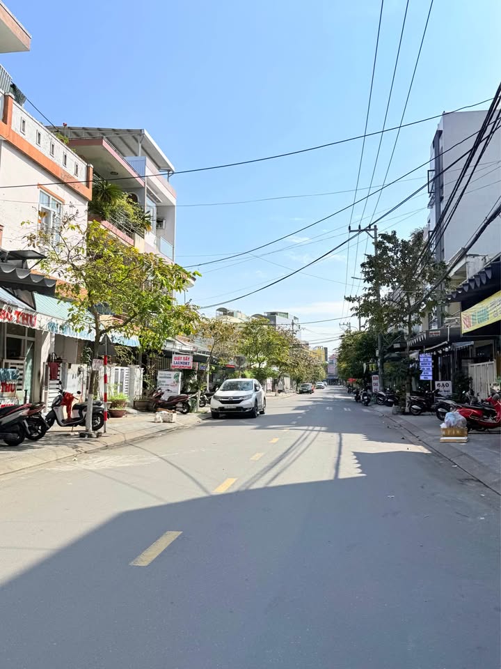 Mặt tiền Phạm Văn Đồng, Đà Nẵng 73m² giá 9.5 tỷ - Đầu tư tiềm năng gần biển!