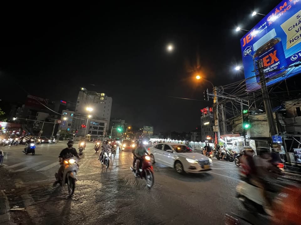 Nhà 5 tầng Đường La Thành, 30m² giá 7.2 tỷ - Tiện ích bạt ngàn!