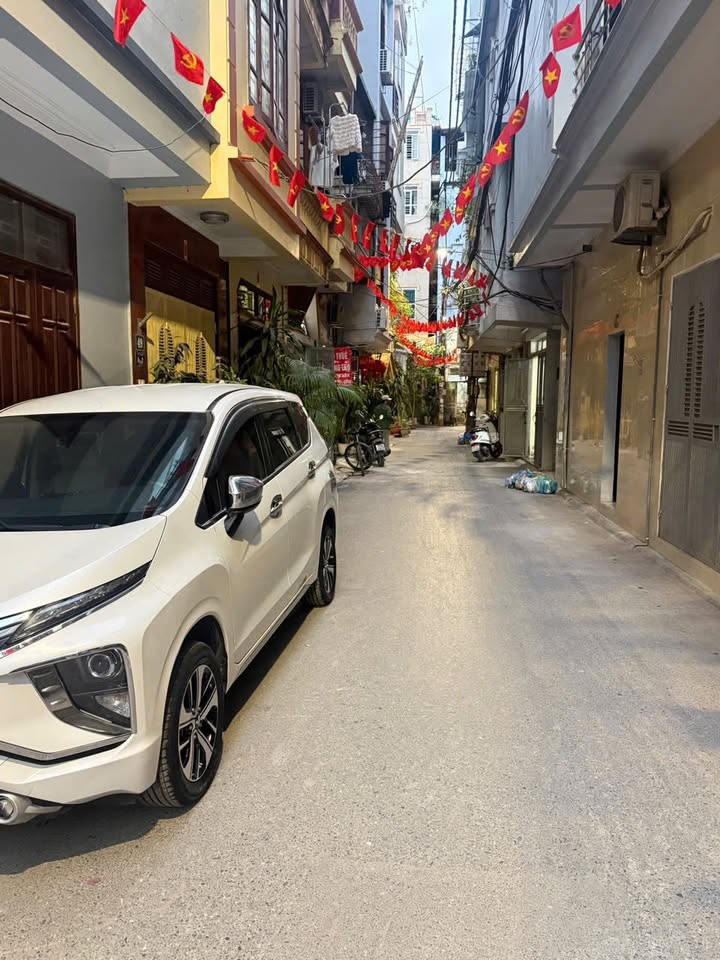 Nhà lô góc Cổ Nhuế 30m² giá 4.95 tỷ - Tiềm năng đầu tư sinh lời