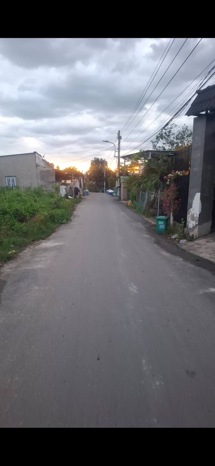 Nhà bán Khu phố 4, Phường Hòa Lợi, 100m² giá 1.9 tỷ - Dân cư đông đúc, vị trí thuận lợi!