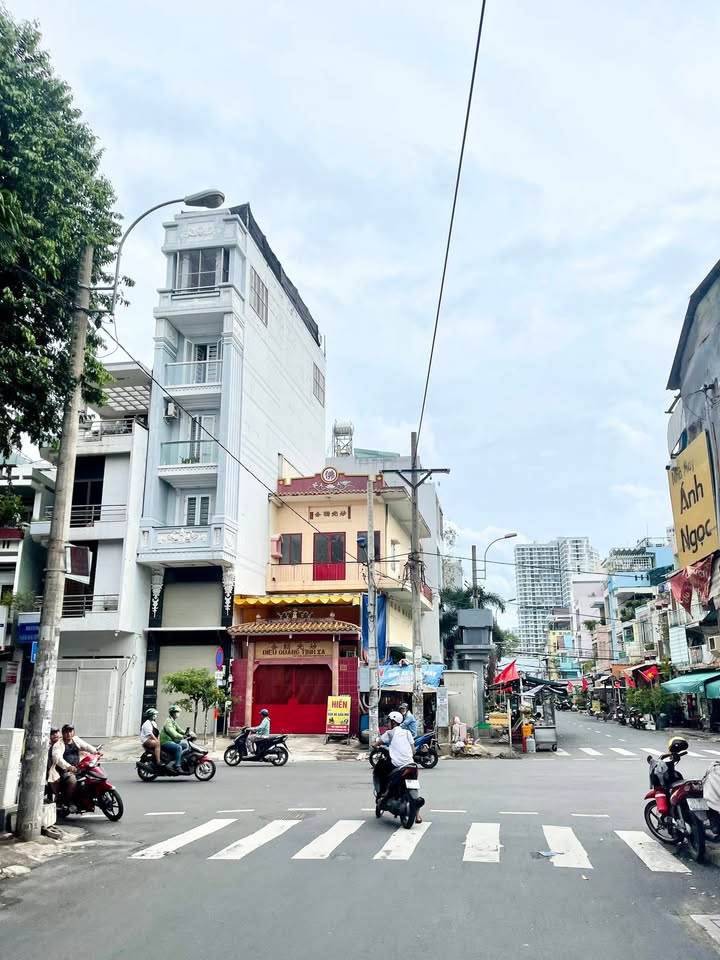 Nhà phố Thái Phiên Quận 11 47m² giá 6 tỷ - Ngang khủng 6m, công chứng ngay!