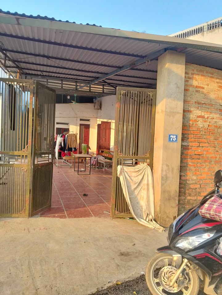 Nhà cấp 4 120m² tại xã Sơn Đông, Sơn Tây - Giá 1 tỷ, sẵn sàng vào ở!