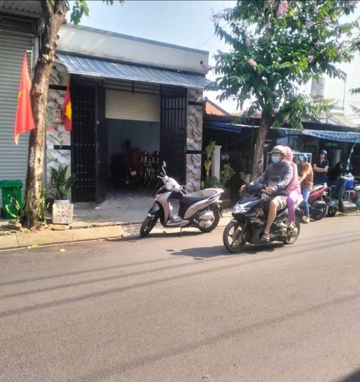 Nhà mặt tiền Thới Tam Thôn, Hóc Môn 125m² giá 5,5 tỷ - Đầu tư sinh lời!