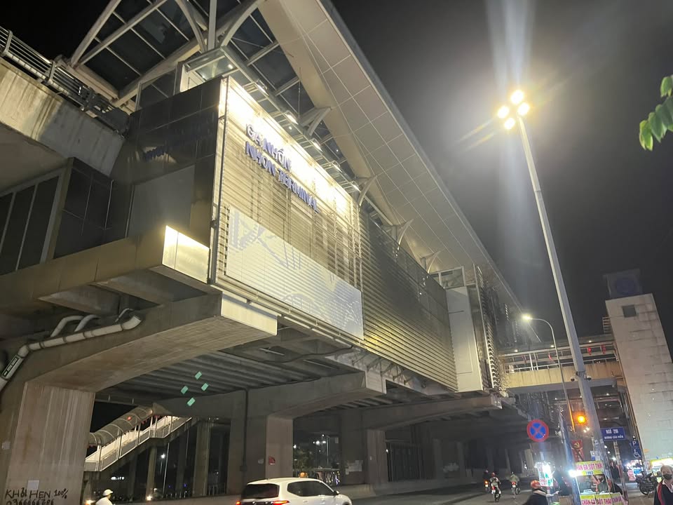 Nhà phố Đức Thắng, Bắc Từ Liêm 40m² giá 6 tỷ - Kinh doanh thuận lợi!