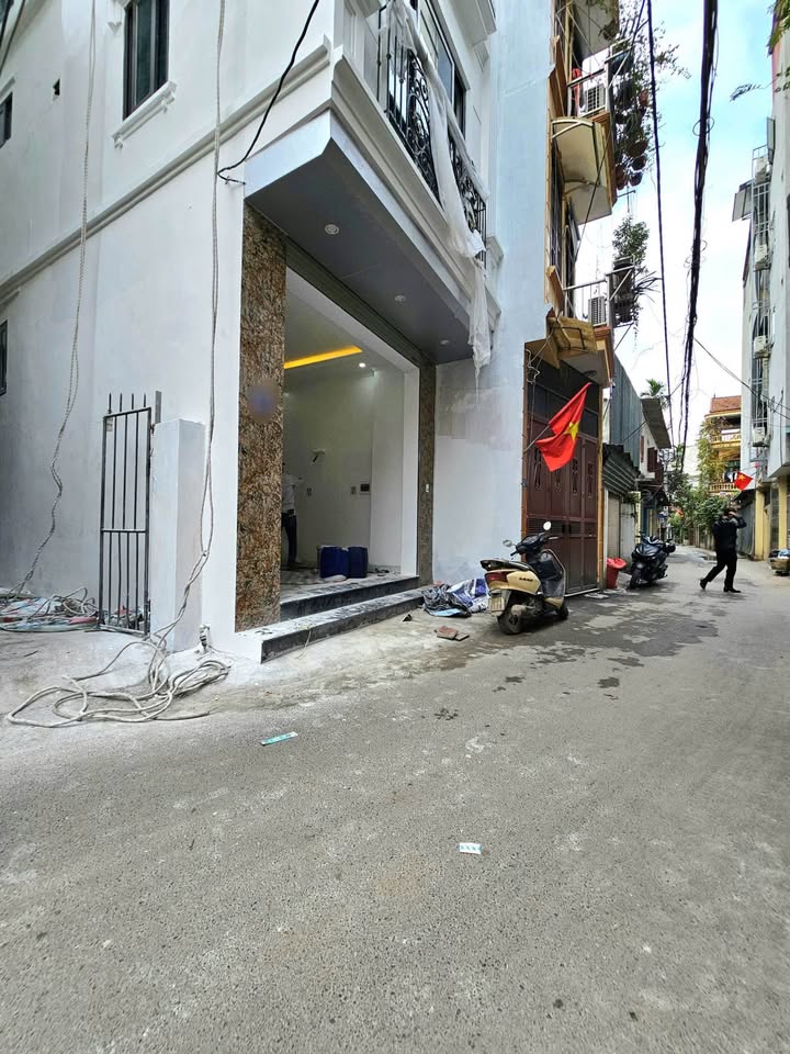 Nhà phố Cầu Diễn 37m² giá thỏa thuận - Ô tô đỗ cửa, lô góc thoáng mát!