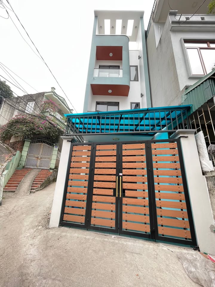 Nhà 3,5 tầng Ngõ 20 Cao Xanh 80m² giá 3.95 tỷ - Sẵn sàng về ở ngay!