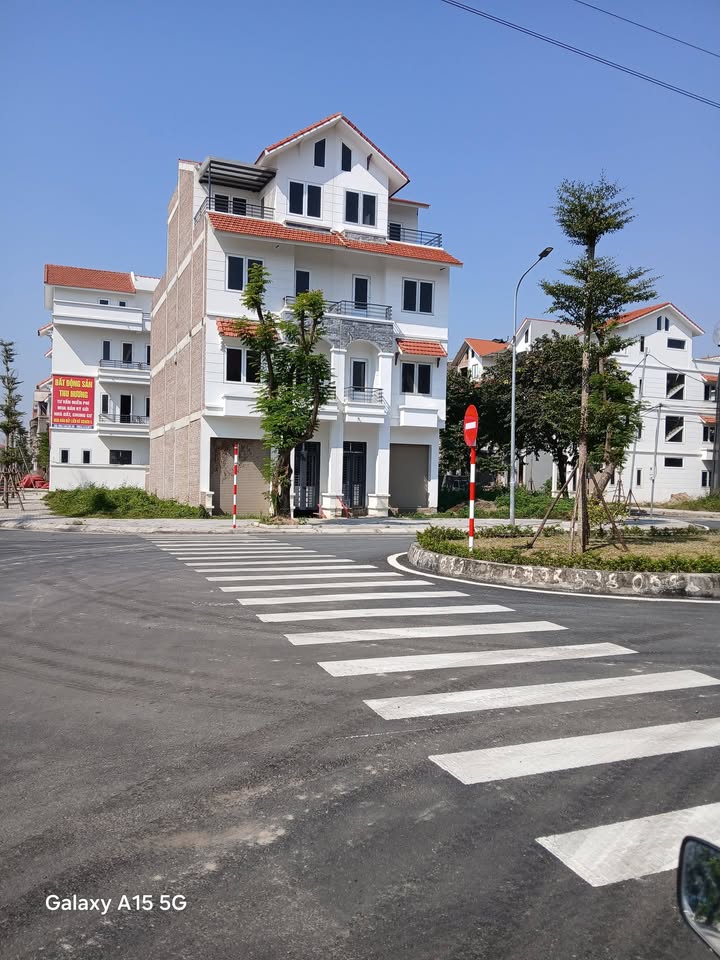 Townhouse KĐT Cienco5 Hoài Đức 63m² giá 11 tỷ - Không lỗi phong thủy!