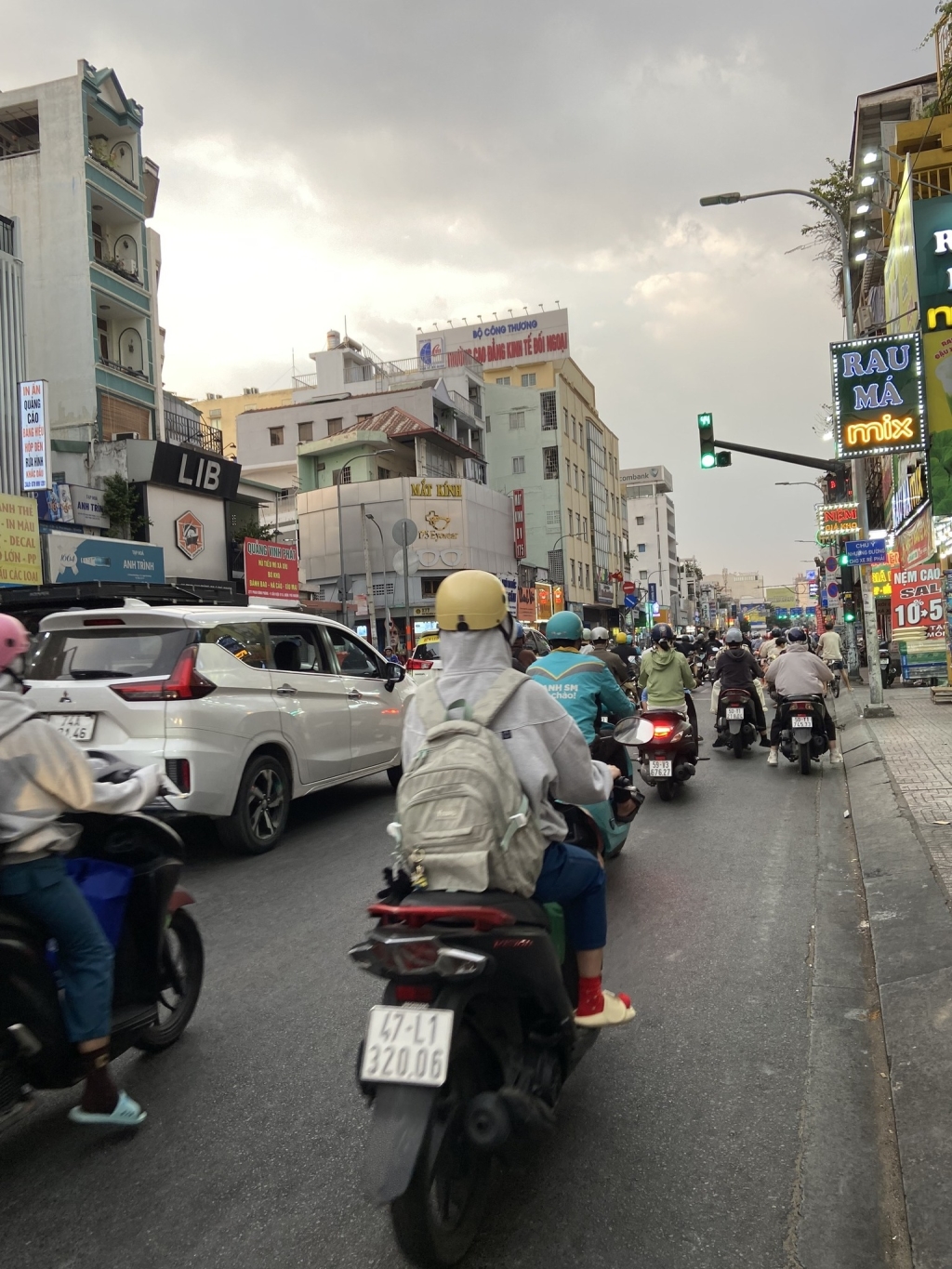 Nhà Phú Nhuận 52m² giá 9.75 tỷ - Vị trí thuận tiện, có hẻm ô tô!