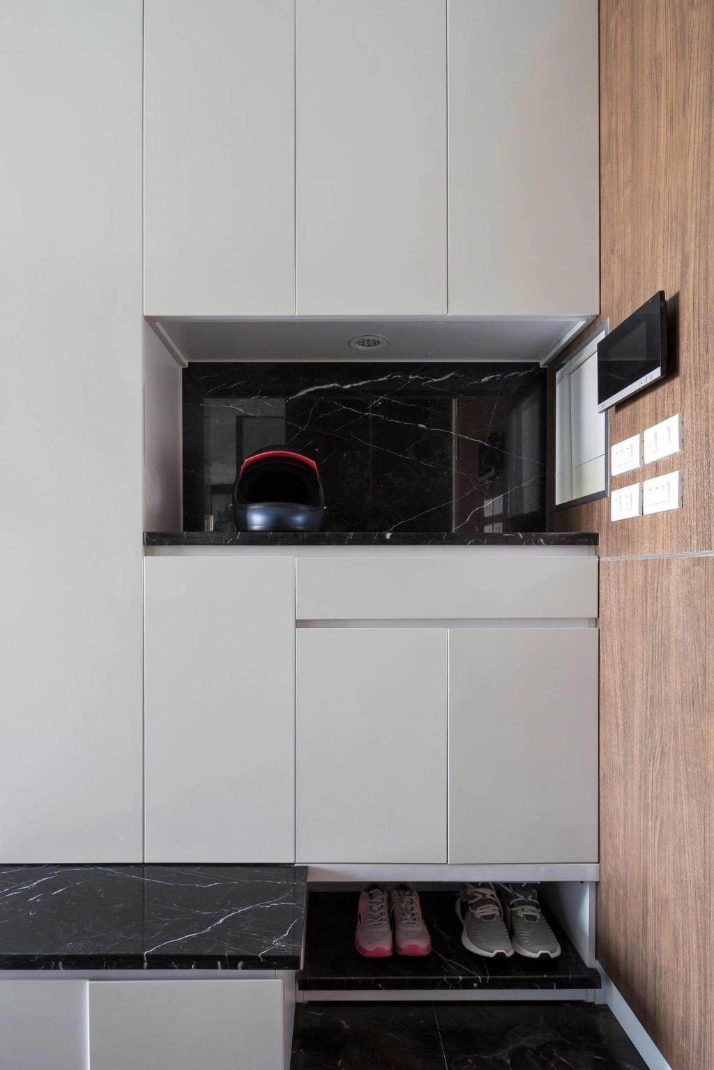 Căn hộ 3PN2WC tầng trung Seasons Avenue 105m² giá 10.3 tỷ - Cơ hội hiếm có!