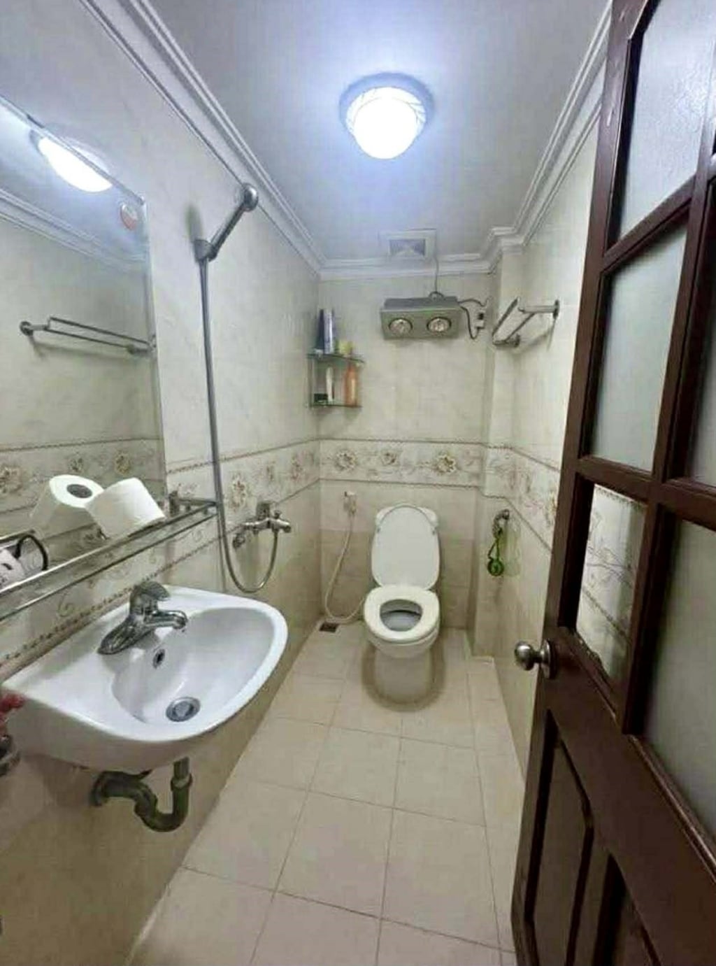 Bán nhà Huỳnh Thúc Kháng 50m² giá 9.8 tỷ - Ô tô sát nhà, phân lô ngõ thông!