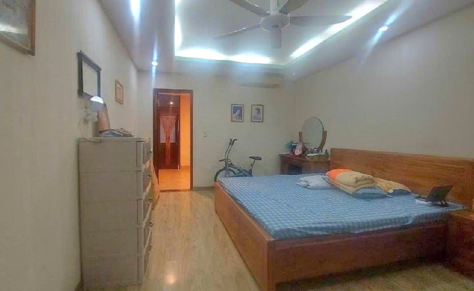 Tập thể 80m² Đội Cấn, Ba Đình - Ô tô đỗ cửa, Hai ban công thoáng sáng!