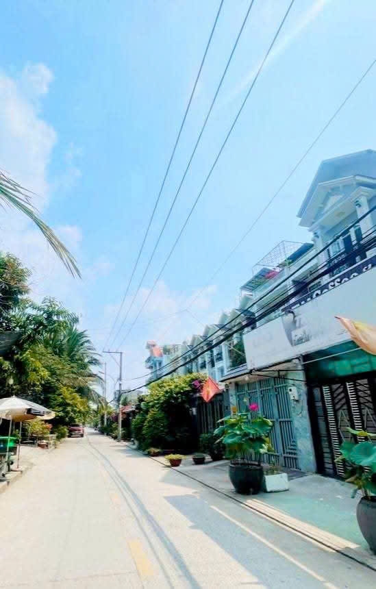 Nhà phố Thạnh Lộc, Quận 12, 66m² giá 5.74 tỷ - Mặt tiền kinh doanh, xe hơi vào nhà