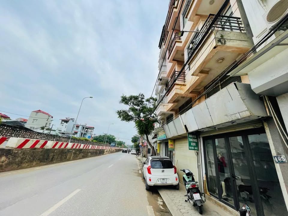 FrontHouse Đường Đông Ngạc 35m² giá 7.2 tỷ - Kinh doanh thuận lợi!