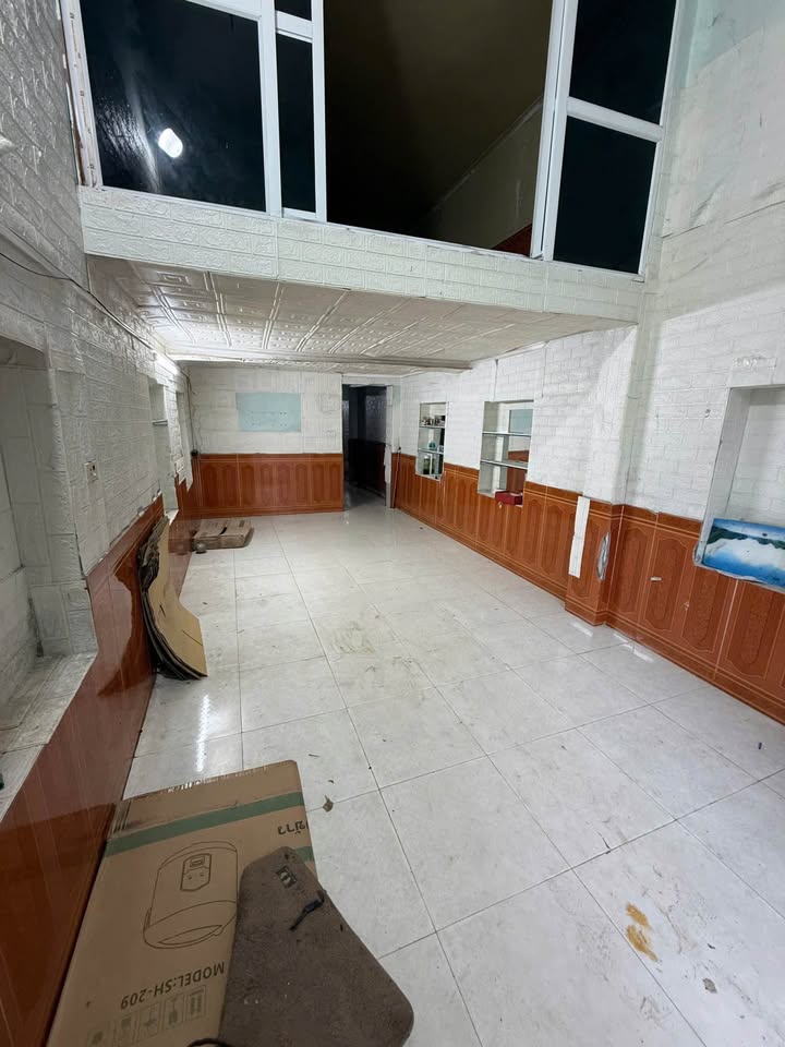 Nhà thuê trục chính Hoàng Hoa Thám, Đa Mai 2PN giá 3 triệu - Tiện nghi đầy đủ!