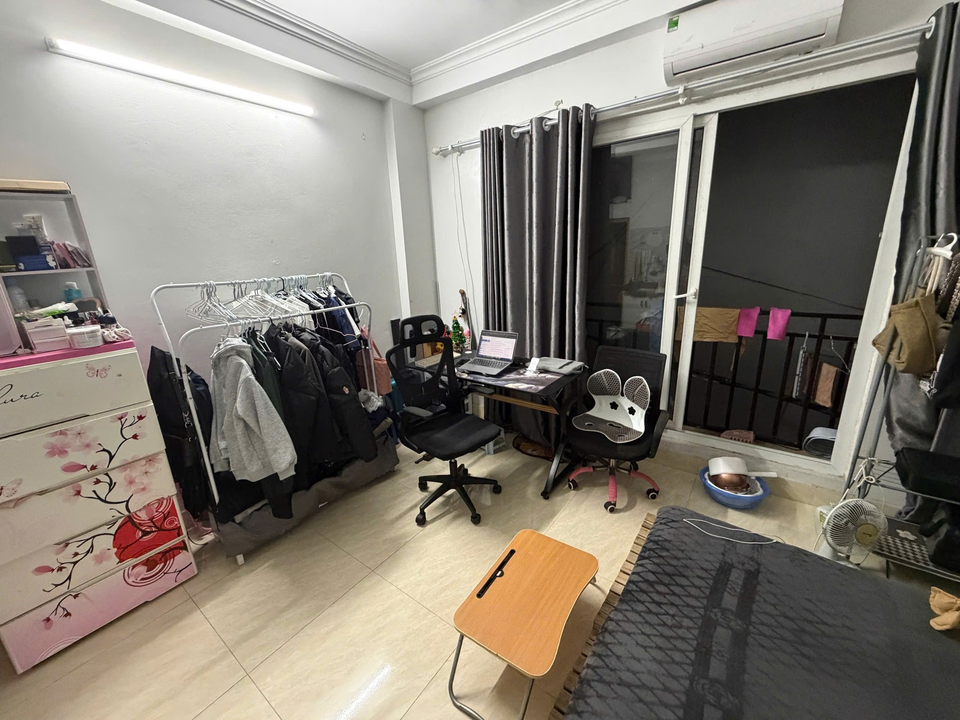 Phòng cho thuê 28m² tại Phố Nguyễn Chính, giá 3.2 triệu - Yên tĩnh, thoáng mát!