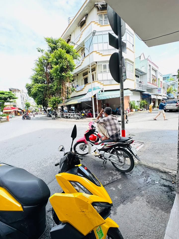 Nhà mặt tiền kinh doanh Quận 4 32m² giá 9.8 tỷ - Cơ hội đầu tư hấp dẫn!