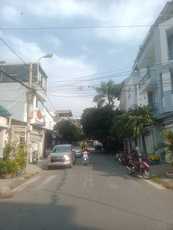 Nhà phố 28m² Quận 7 giá 1.1 tỷ - Chỗ đậu xe hơi ngay trung tâm!