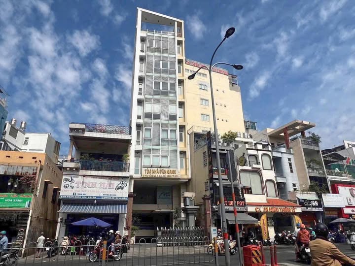 Building Mặt Tiền Phan Đăng Lưu, Quận Phú Nhuận 179m² giá 125 tỷ - Đầu tư sinh lời ngay!