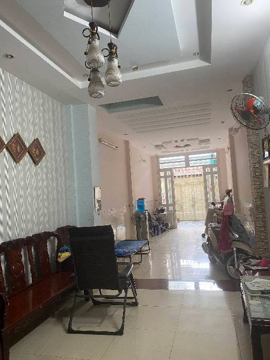 Nhà mặt tiền 4 tầng Quách Hữu Nghiêm, Tân Phú, 102m² giá chỉ 9 tỷ - Sẵn sàng vào ở!