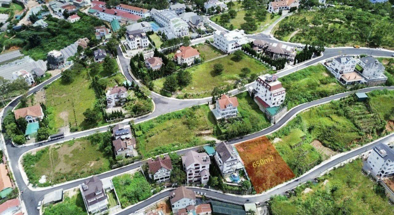 Bán đất 2 mặt tiền KQH Đồi Huy Hoàng, Đà Lạt 650m² giá 30 tỷ - View đẹp, không khí trong lành!