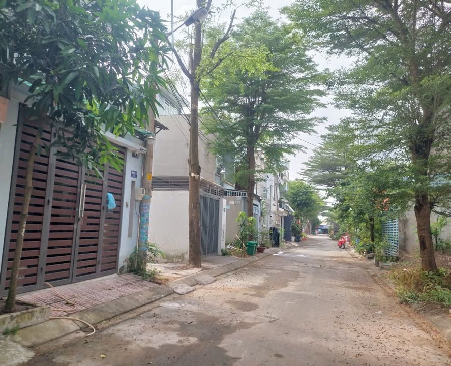 Lô đất 2 mặt tiền tại Trường Thạnh, Thủ Đức 76.9m² chỉ 4 tỷ - Đầu tư tiềm năng!