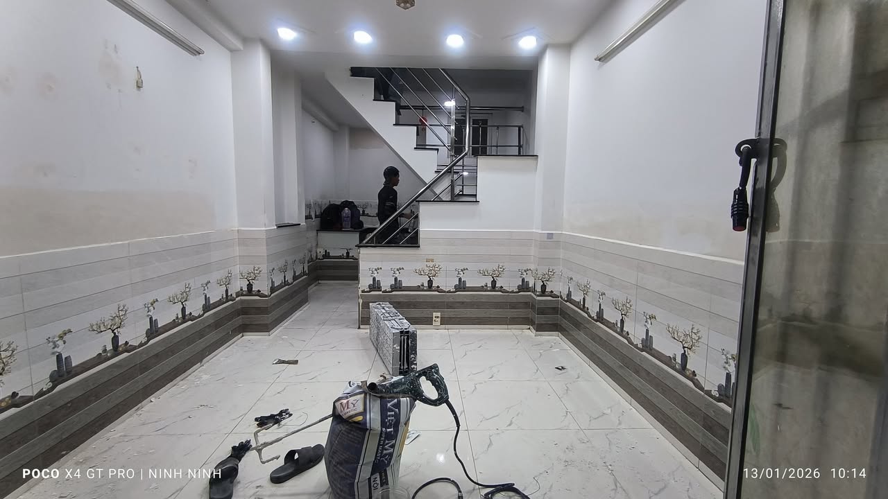 Nhà lầu 24m² đường HT17, Quận 12 chỉ 2.5 tỷ - Sổ hồng riêng, gần chợ Hiệp Thành!