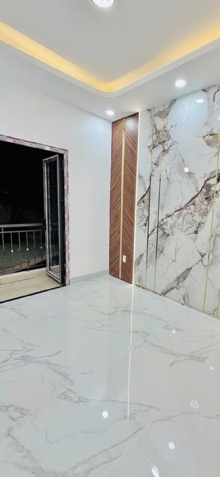 Nhà 3 tầng hẻm 1/ Lê Văn Linh, Quận 4, 32m² giá 5 tỷ - Đẹp ở ngay!
