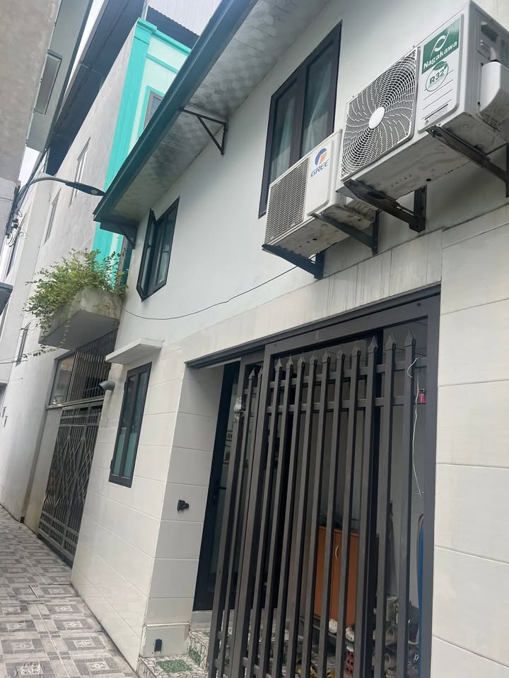 Nhà phố Hồng Hà Hạ Long 37m² giá 2.1 tỷ - Gần bãi tắm Hòn Gai chỉ 200m!