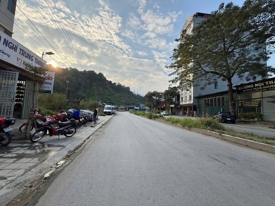 Đất nền mặt tiền Quốc Lộ 2, TP Hà Giang, 100m² - Vị trí đắc địa đón đầu trung tâm!