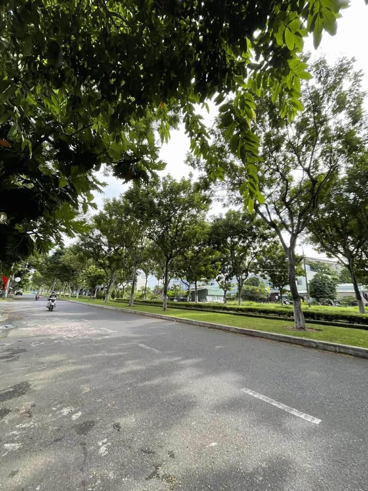 Nhà mặt tiền kinh doanh Đà Nẵng 100m² giá 13 tỷ - Vị trí đắc địa, sẵn sàng cho mọi hoạt động!