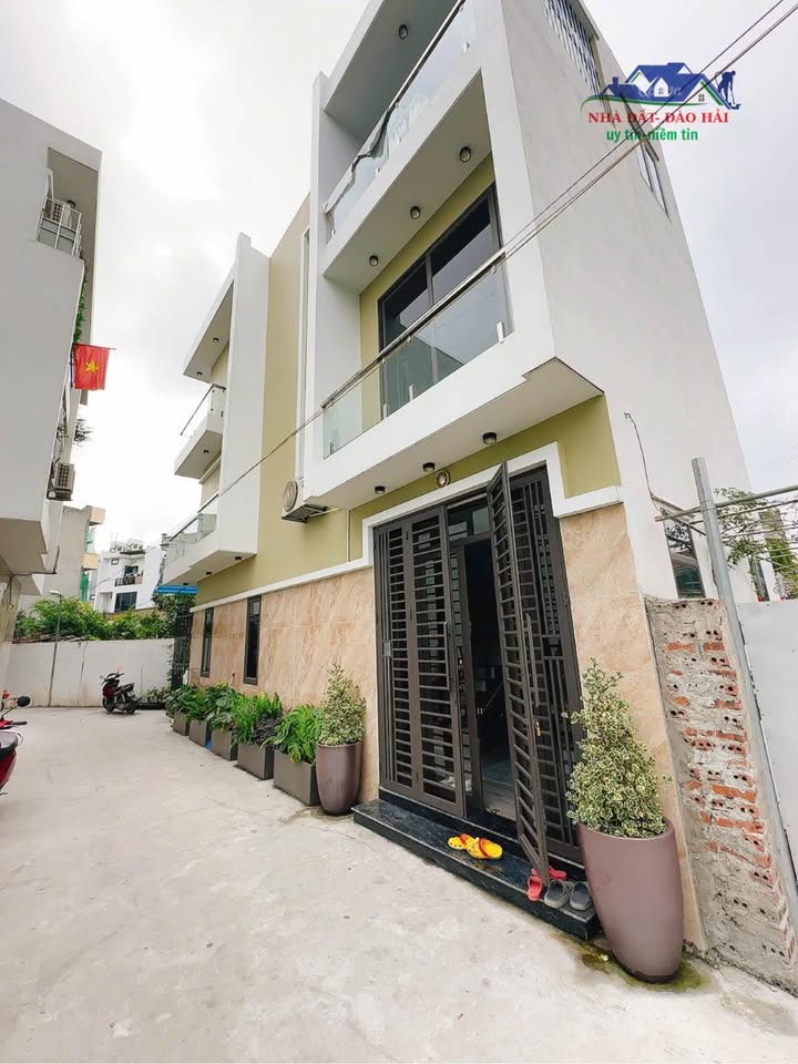 Nhà lô góc Thái Bình 3 tầng 55m² giá chỉ 3 tỷ - Ô tô vào tận cửa!