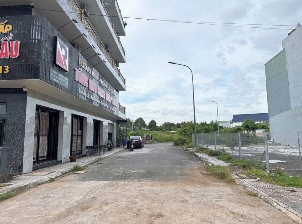 Đất nền đường nhánh Võ Văn Kiệt xã Hoà Long 100m² giá 2.25 tỷ - Hướng Tây Bắc, tiện ích đầy đủ!