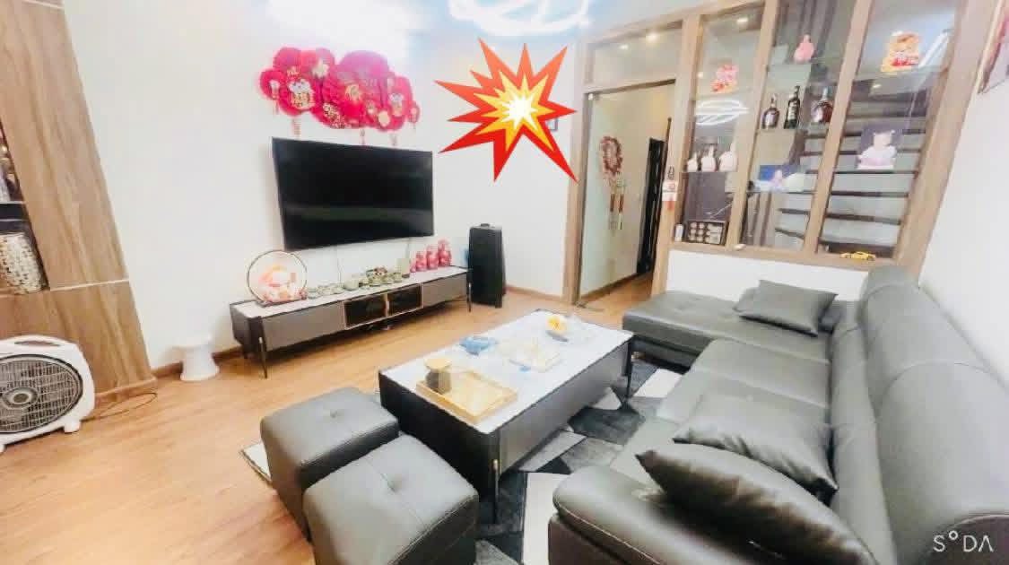 Nhà phố 5 tầng Dương Quảng Hàm, Cầu Giấy 50m² giá 11.7 tỷ - Sẵn sàng vào ở ngay!