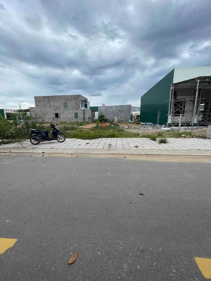 Đất nền Nghĩa Kỳ, Tư Nghĩa 300m² giá 1.79 tỷ - Vị trí đắc địa gần chợ chiều!