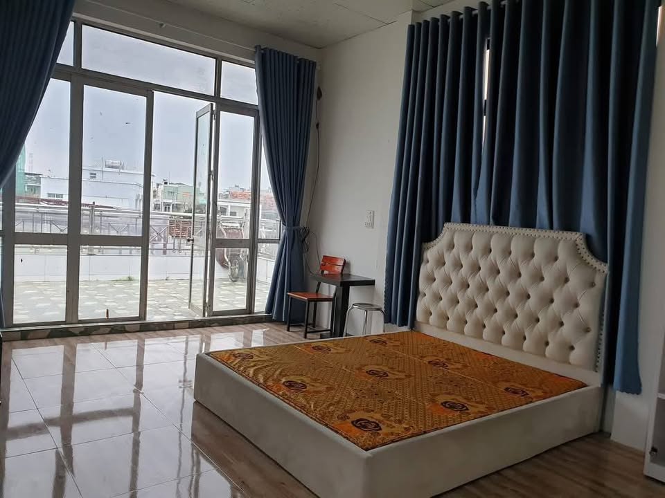 Phòng cho thuê nguyên tầng 2 tại 196 Trần Hưng Đạo - Yên tĩnh, thoáng mát!