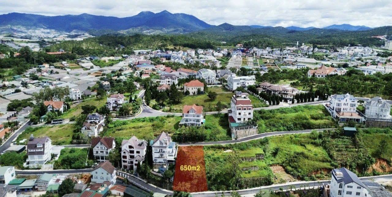 Lô đất 2 mặt tiền KQH Đồi Huy Hoàng - Đà Lạt 650m² giá 30 tỷ - View đẹp, không khí trong lành!