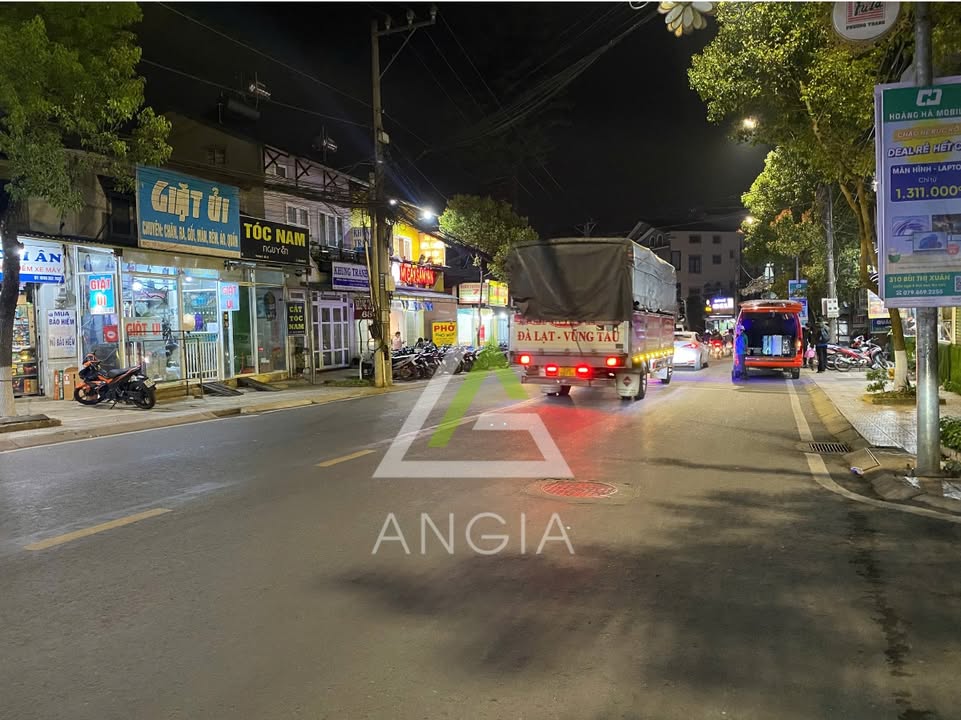 Nhà mặt tiền Nguyễn Đình Chiểu Đà Lạt 121m² giá 23.8 tỷ - Kinh doanh sầm uất!