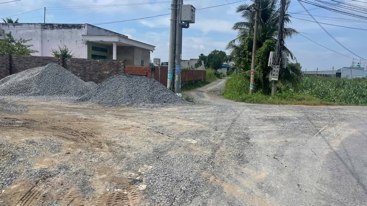 Đất thổ cư mặt tiền kênh 90m² giá 1.05 tỷ - Cơ hội đầu tư tuyệt vời!