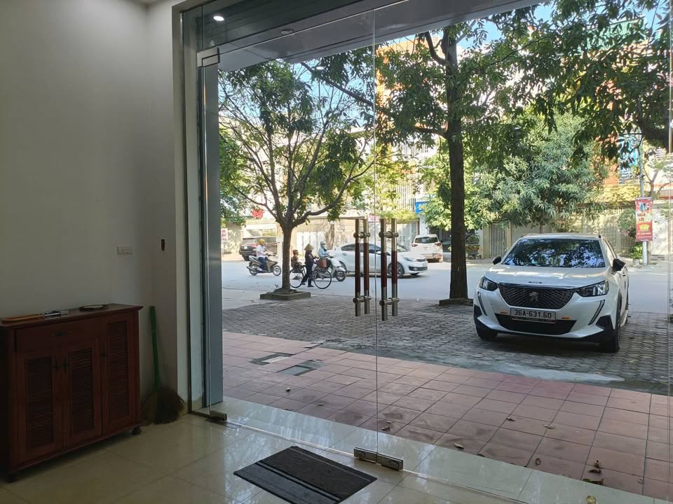 Nhà 4 tầng Dương Đình Nghệ 67,5m² giá 8 tỷ - Vị trí kinh doanh sầm uất!