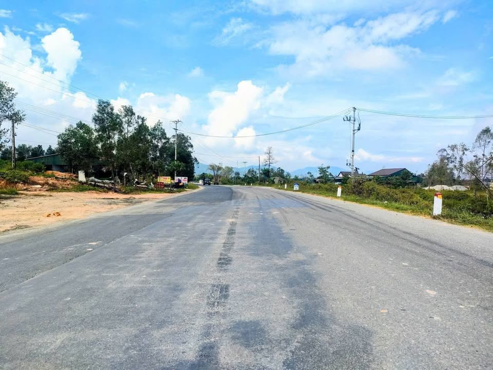 Đất nền mặt đường Tỉnh Lộ 3, thôn Xứ Dốc, 563m² giá 4.5 tỷ - Đầu tư sinh lời hấp dẫn!